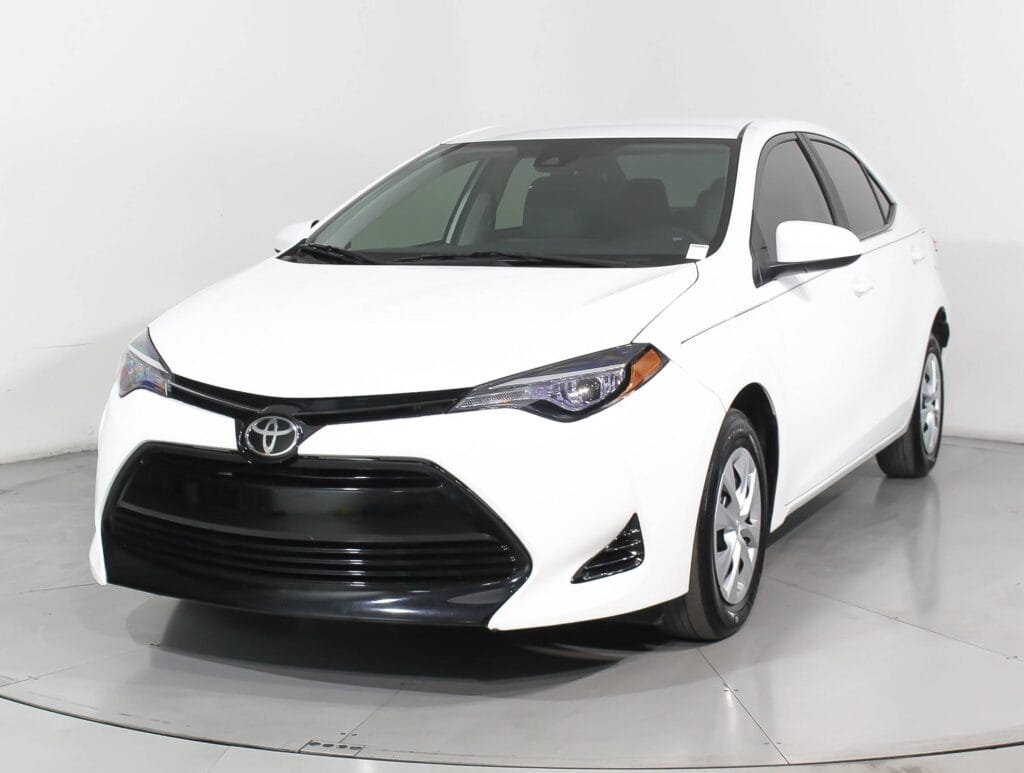 Toyota_Corolla_2018