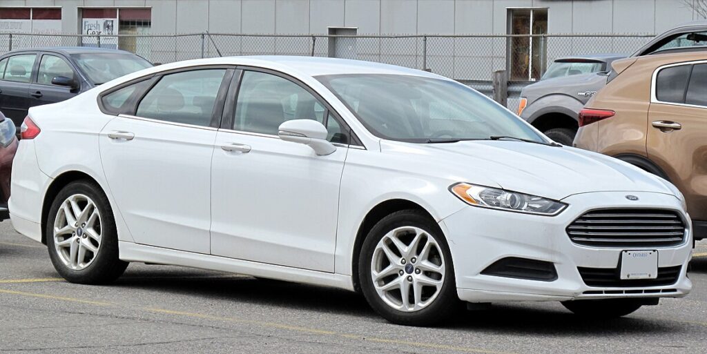 Ford_Fusion_2013
